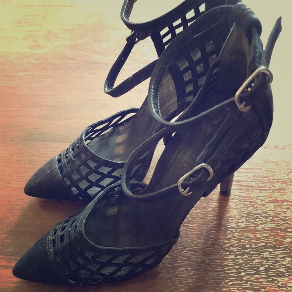 *SOLD* 💜 SCHUTZ caged ankle heels